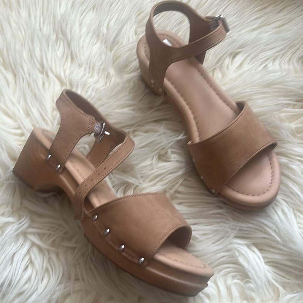 Elegant Tan Women's Sandals